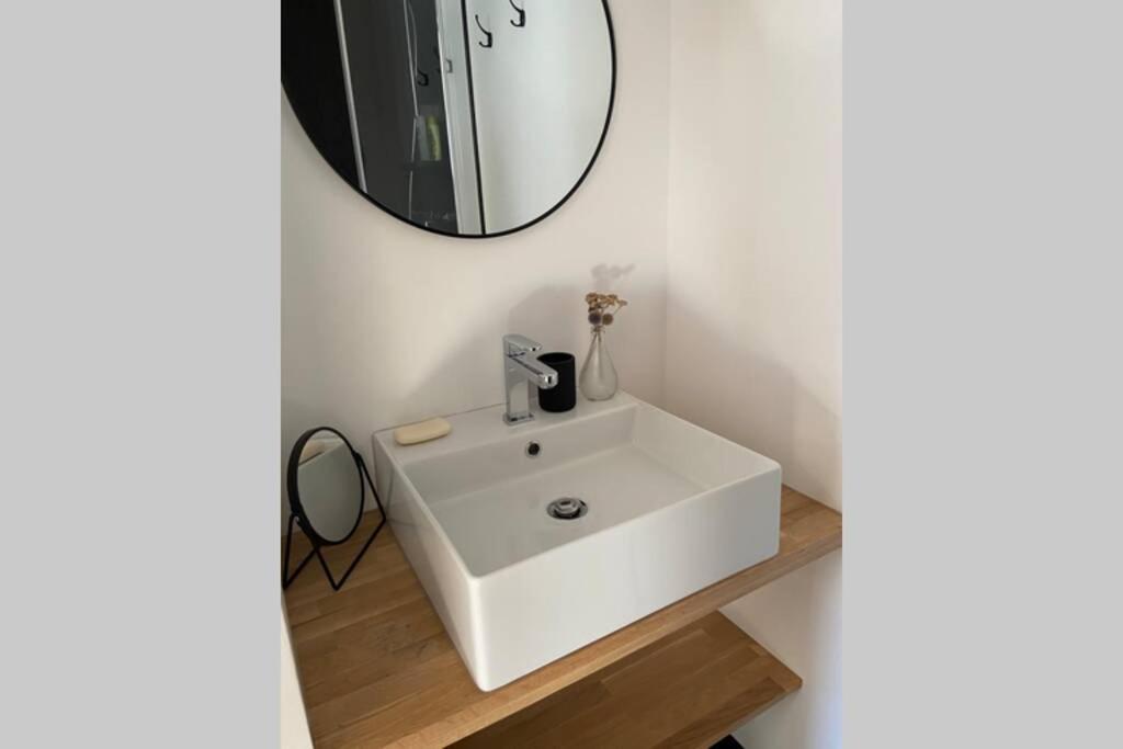 Le Clos Du Mesnil, Logement Totalement Independant Le Tourne Bagian luar foto